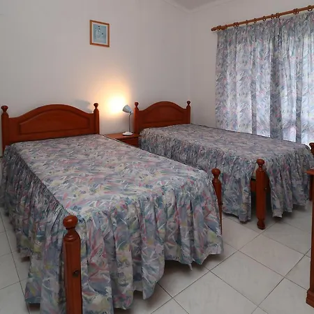Estela Villa *